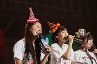 ももいろクローバーZ「佐々木彩夏演出 ももクロ親子祭り2015」の様子。（Photo by HAJIME KAMIIISAKA）