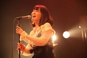 土岐麻子「TOKI ASAKO LIVE TOUR 2015 "Bittersweet"～子曰、四十而不惑。麻子曰、惑うなら今だし。～」最終公演の様子。（提供：エイベックス・グループ）