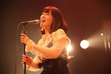 土岐麻子「TOKI ASAKO LIVE TOUR 2015 "Bittersweet"～子曰、四十而不惑。麻子曰、惑うなら今だし。～」最終公演の様子。（提供：エイベックス・グループ）