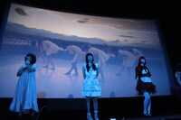 「『女の子よ死体と踊れ』“ハロウィン”ライブ付き初日舞台挨拶」の様子。