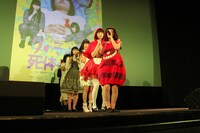 「『女の子よ死体と踊れ』“ハロウィン”ライブ付き初日舞台挨拶」の様子。