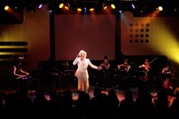 「櫻井有紀×YUKI 響演『独唱-悠久の檜舞台-』」のライブの様子。（写真提供：Airs' Rock）