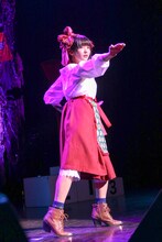 「テトリアシトリ」を歌う上坂すみれ。