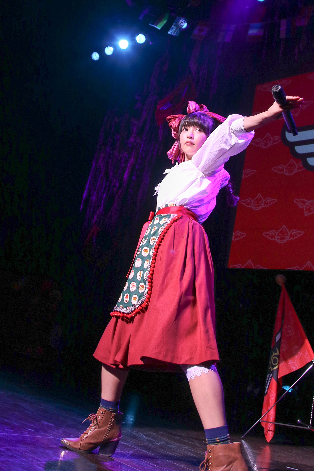 「テトリアシトリ」を歌う上坂すみれ。