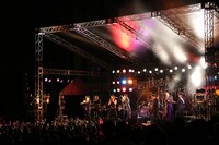 東京スカパラダイスオーケストラ「叶えた夢に火をつけて燃やす」岡山・岡山市民会館公演の様子。