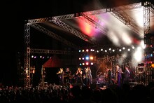 東京スカパラダイスオーケストラ「叶えた夢に火をつけて燃やす」岡山・岡山市民会館公演の様子。