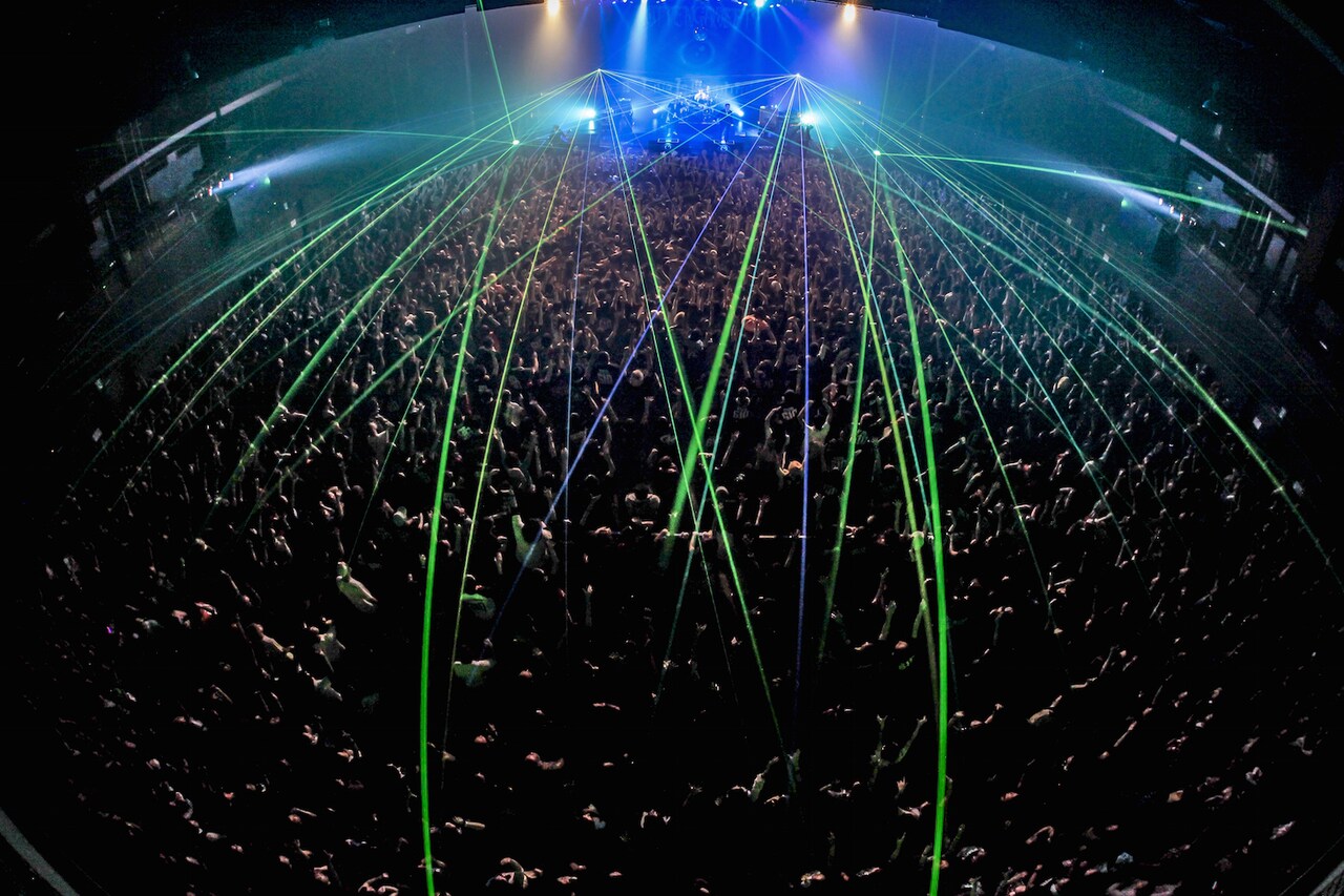 ROTTENGRAFFTY「Live Is Beautiful Tour 2015-2016」東京・豊洲PIT公演の様子。（Photo by HayachiN）