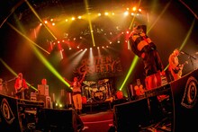 ROTTENGRAFFTY「Live Is Beautiful Tour 2015-2016」東京・豊洲PIT公演のアンコールの様子。（Photo by HayachiN）