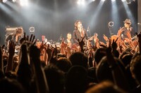 The Birthday「BLOOD AND LOVE CIRCUS TOUR 2015-2016」初日公演の様子。（撮影：新保勇樹）