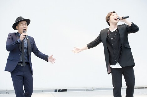 左より黒沢薫、三浦大知。（撮影：緒車寿一）