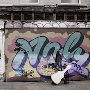 Anly「太陽に笑え」初回限定盤ジャケット