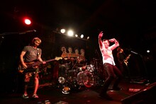 怒髪天のライブの様子。（撮影：渡邉一生）