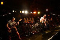 怒髪天のライブの様子。（撮影：渡邉一生）