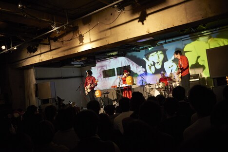 ふくろうず「ツアーはつらいよ ~純情篇~」Super Deluxe公演の様子。(撮影:中島未来)