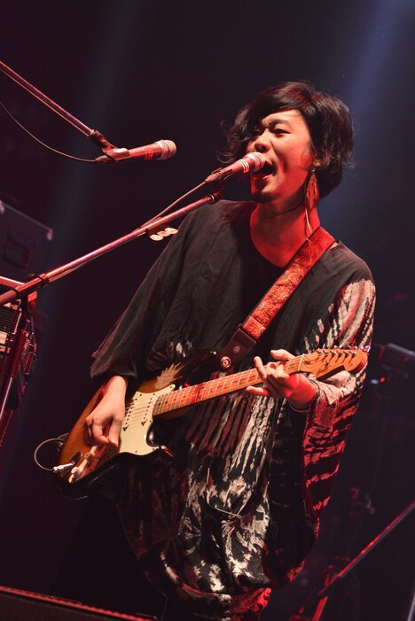 石毛輝（Vo, G, Syn / the telephones）（撮影： 小川舞）