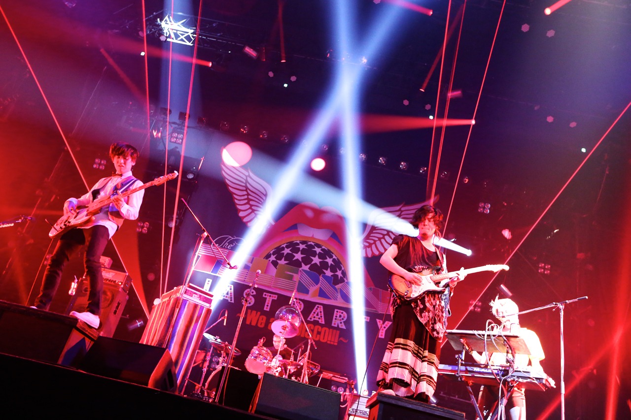 the telephones（Photo by Viola Kam [V'z Twinkle Photography]）