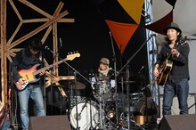 大宮エリー×スペシャルバンド（おおはた雄一、伊賀航、坂田学） （撮影：須古恵）