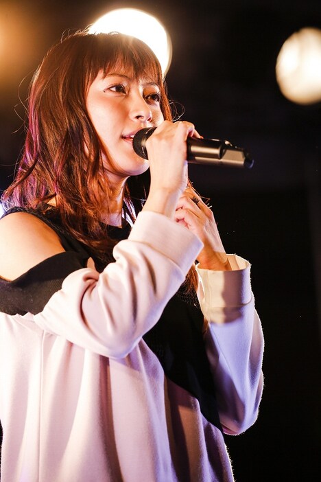 MIORI（Vo）（photo by hajime kamiiisaka）