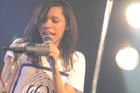 アヴちゃん（Vo / 女王蜂）（撮影：タンベミサキ［Ohagi］）