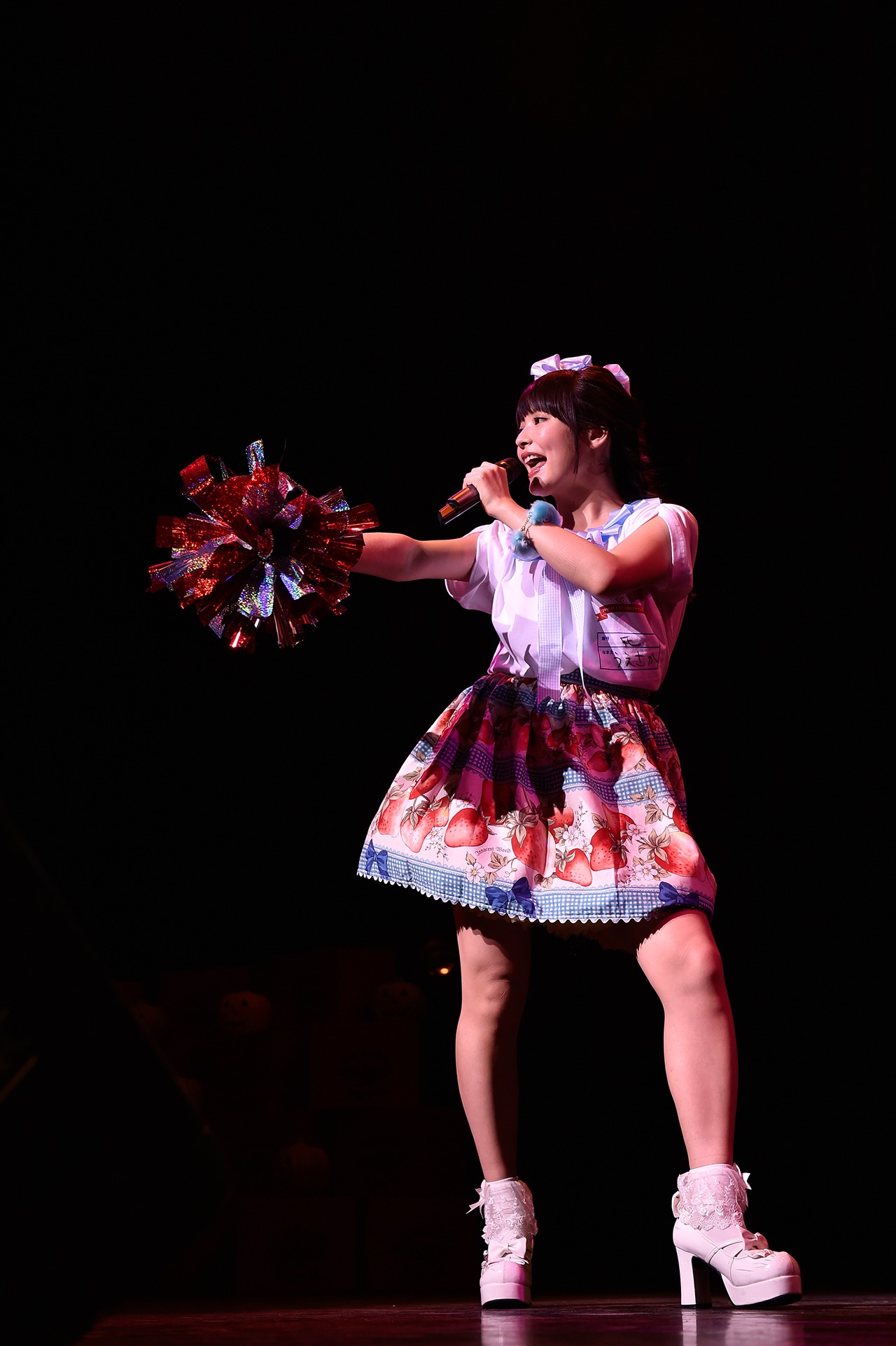 アンコールで「Inner Urge」を歌う上坂すみれ。（写真提供：キングレコード）