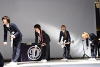 「俺たちルーキーズ」のパフォーマンスの様子。