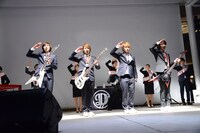 「俺たちルーキーズ」のパフォーマンスの様子。