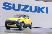 ももクロと川上マネージャーがドライブで訪れる「第44回東京モーターショー2015」の様子。(c)BS朝日