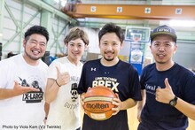 シクラメンと田臥勇太選手（リンク栃木ブレックス）。（Photo by Viola Kam[V'z Twinkle]）