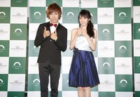 左からUMI☆KUUN、松井咲子。（撮影：濱野智）