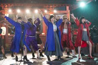 「しぇからしか！」ミュージックビデオ撮影時のワンシーン。 (c)AKS