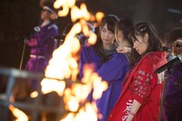 「しぇからしか！」ミュージックビデオ撮影時のワンシーン。 (c)AKS