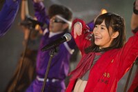 「しぇからしか！」ミュージックビデオ撮影時のワンシーン。 (c)AKS