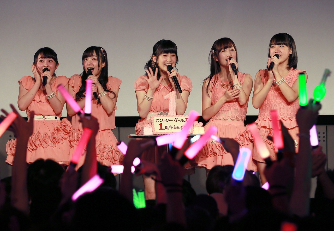 「カントリー・ガールズ1周年記念イベント＆嗣永桃子復活祭」の様子。（提供：アップフロントグループ）
