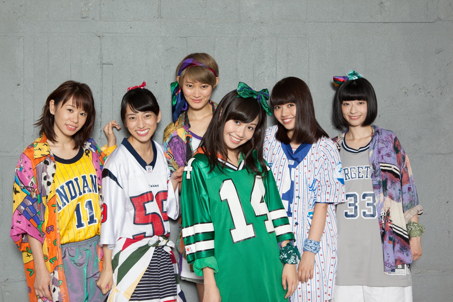 lyrical school。左からami、mei、minan、hime、ayaka、yumi。