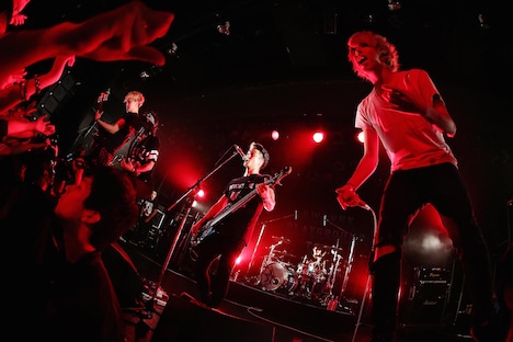 SWANKY DANKとHiro（MY FIRST STORY）がコラボする様子。（Photo by Kohei Suzuki）