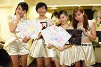 ライブ終了後の記念撮影の様子。