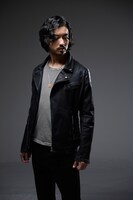 「glamb」春コレクションを着こなす金子ノブアキ（RIZE）。