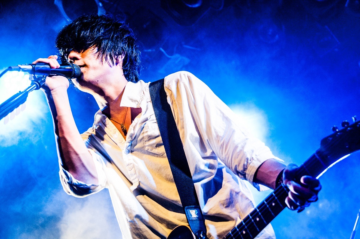 LAMP IN TERRENのライブの様子。（撮影：浜野カズシ）