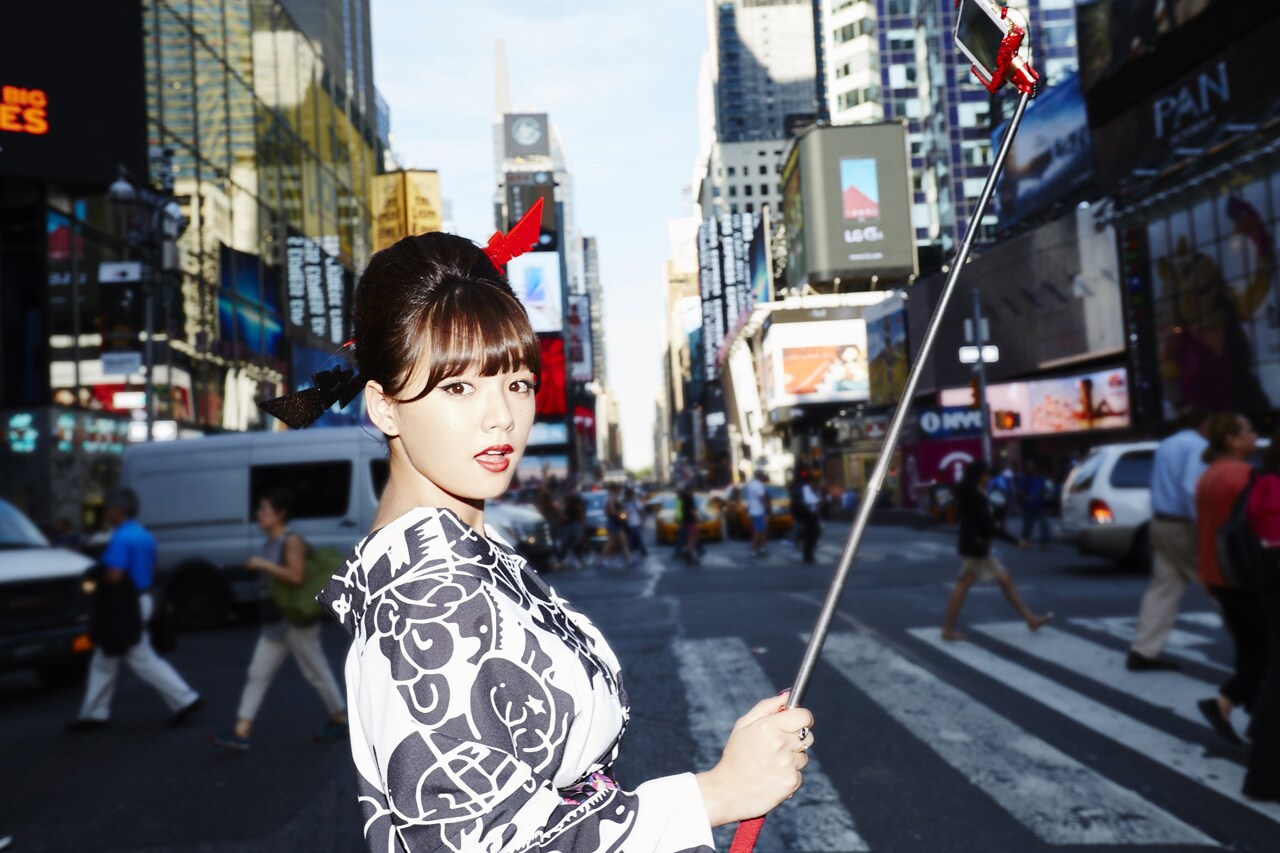 篠崎愛、NYでの歌手修行の模様追った新曲MV