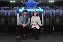 左から秦基博、レイチェル・チャン。