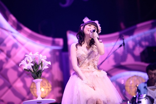 「田村ゆかり LOVE ▽ LIVE *Sunny side Lily*」のワンシーン。