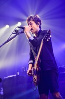 村松拓（Vo, G）（Photo by RUI HASHIMOTO[Sound Shooter]）