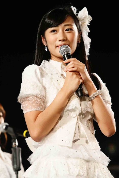 北海道・真駒内セキスイハイムアイスアリーナで行われた「『僕たちは戦わない』『ハロウィン・ナイト』発売記念 全国握手会」での藤田奈那。(c)AKS