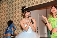 お礼の言葉を述べる新婦・久世有里彩さん。