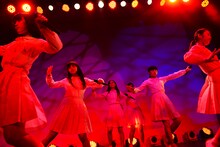 アイドルネッサンス「エビスで想い出トラベルネッサンス vol.1」の様子。