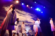 アイドルネッサンス「エビスで想い出トラベルネッサンス vol.1」の様子。