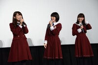 左から秋元真夏、生駒里奈、西野七瀬。