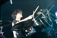 剛（Dr）（撮影：柴田恵理）