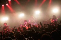 WHITE ASH「WHITE ASH One Man Tour 2015 "Put A Smile On Your Face!"」東京・UNIT公演の様子。（撮影：柴田恵理）