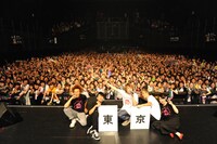 「“Back to You”tour 2015-2016」赤坂BLITZ公演の様子。